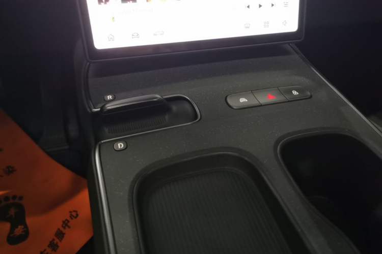 Used Nio ET5T 2023 75 kWh Touring Gear Lever