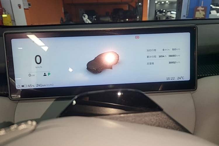 Used Nio ET5T 2023 75 kWh Touring Instrument Cluster