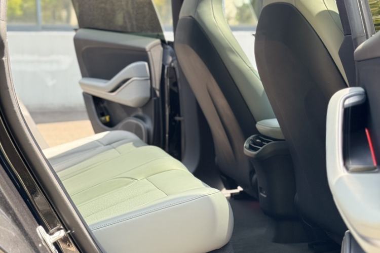 Used Nio ET5T 2023 75 kWh Touring Interior 2
