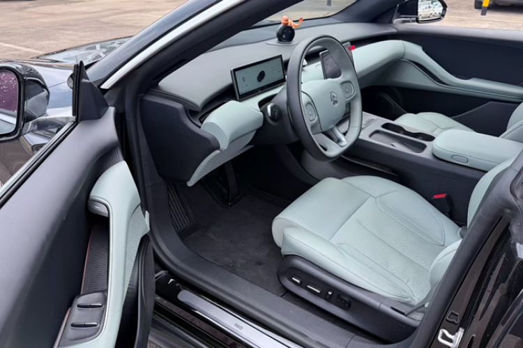 Used Nio ET5T 2023 75 kWh Touring Interior 3