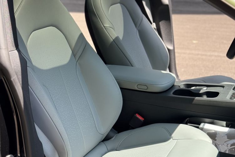 Used Nio ET5T 2023 75 kWh Touring Interior 8