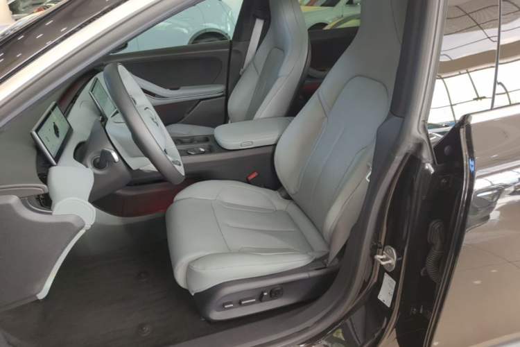 Used Nio ET5T 2023 75 kWh Touring Left Front Seat