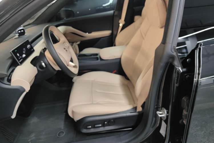 Used Nio ET5T 2023 75 kWh Touring Left Front Seat