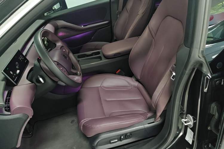 Used Nio ET5T 2023 75 kWh Touring Left Front Seat