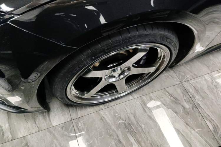 Used Nio ET5T 2023 75 kWh Touring Left Front Wheel Hub