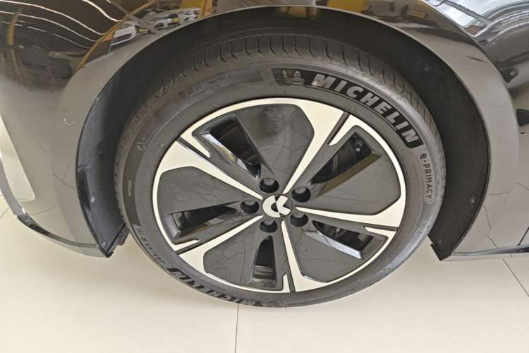 Used Nio ET5T 2023 75 kWh Touring Left Front Wheel Hub