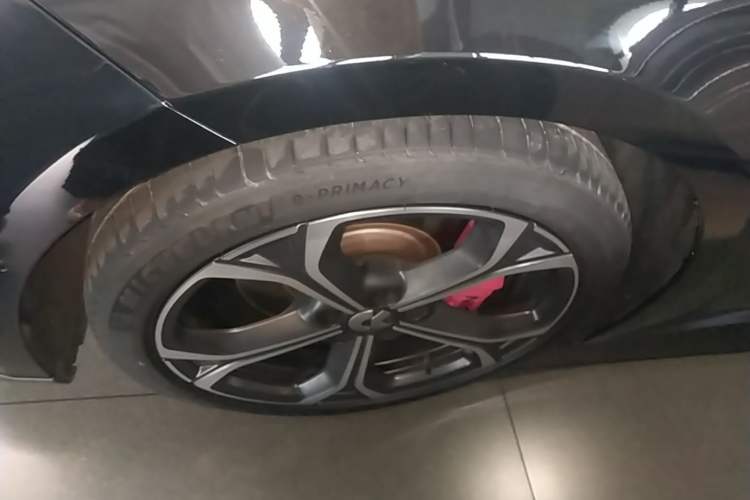 Used Nio ET5T 2023 75 kWh Touring Left Front Wheel Hub