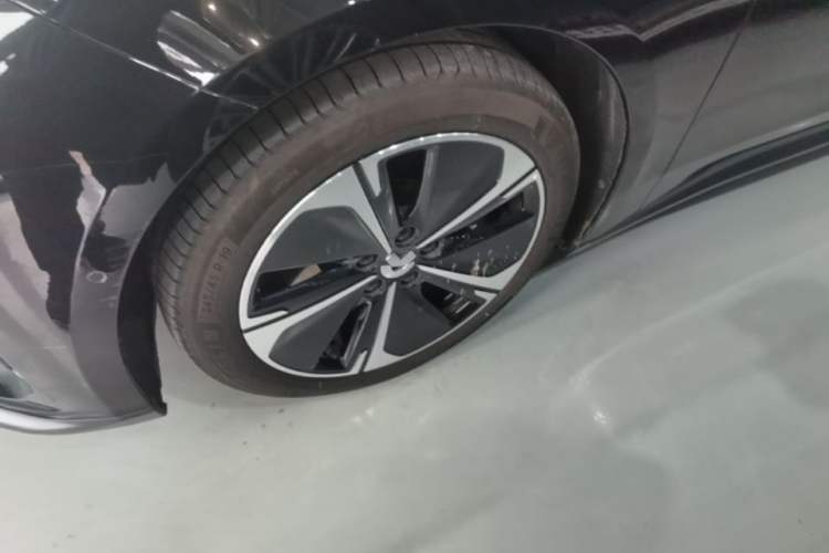 Used Nio ET5T 2023 75 kWh Touring Left Front Wheel Hub