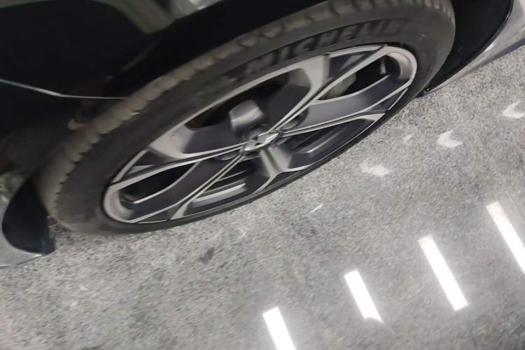 Used Nio ET5T 2023 75 kWh Touring Left Front Wheel Hub