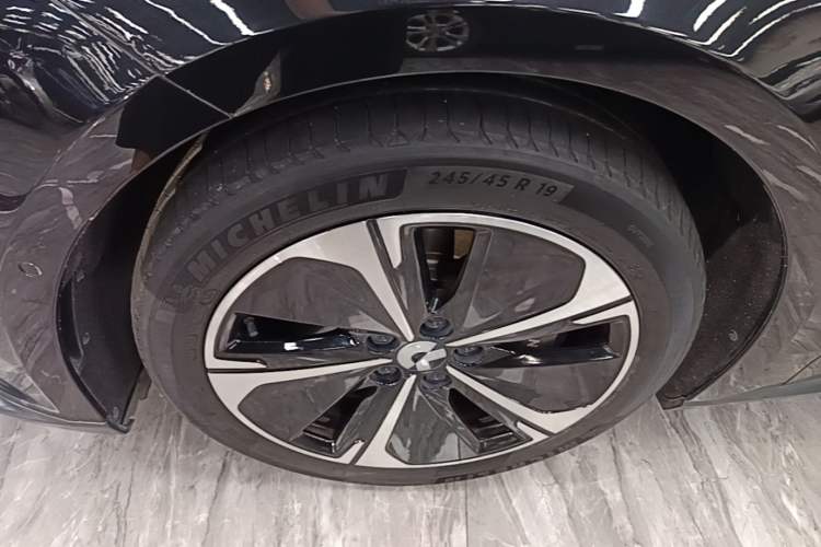 Used Nio ET5T 2023 75 kWh Touring Left Front Wheel Hub