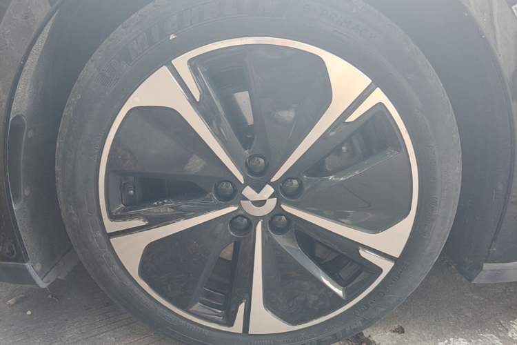 Used Nio ET5T 2023 75 kWh Touring Left Front Wheel Hub