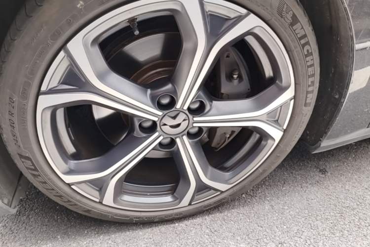 Used Nio ET5T 2023 75 kWh Touring Left Front Wheel Hub