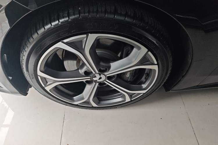Used Nio ET5T 2023 75 kWh Touring Left Front Wheel Hub