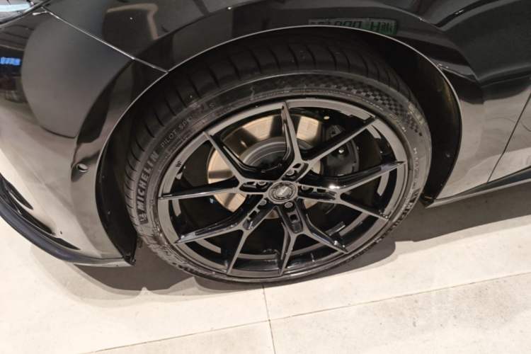 Used Nio ET5T 2023 75 kWh Touring Left Front Wheel Hub