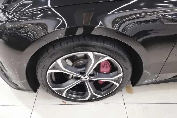 Used Nio ET5T 2023 75 kWh Touring Left Front Wheel Hub