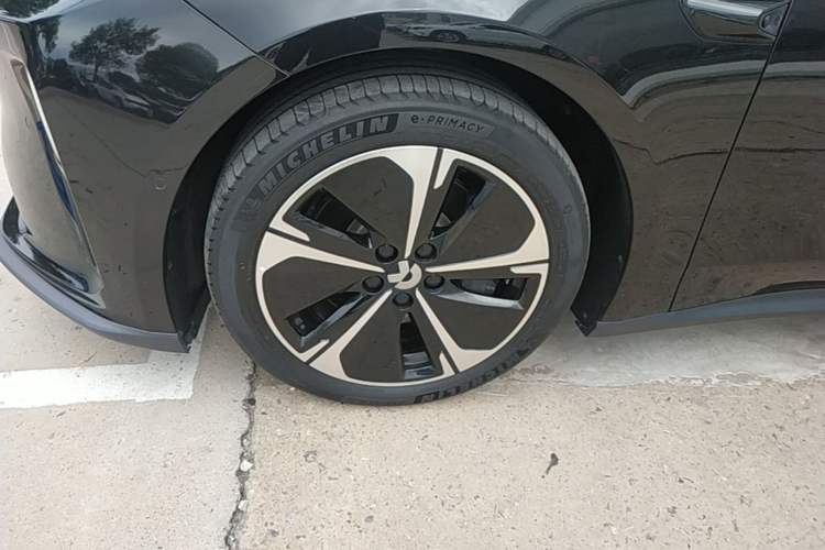 Used Nio ET5T 2023 75 kWh Touring Left Front Wheel Hub