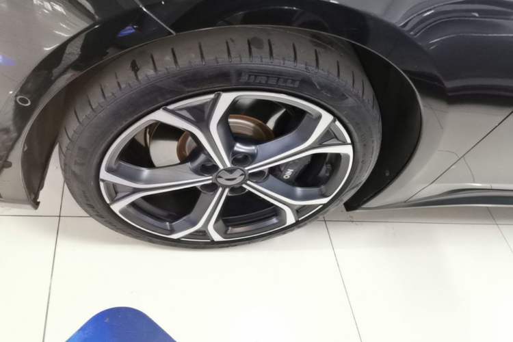 Used Nio ET5T 2023 75 kWh Touring Left Front Wheel Hub