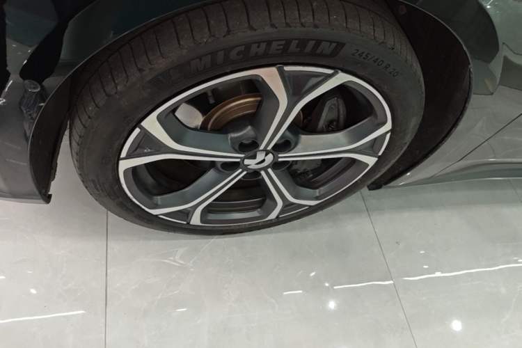 Used Nio ET5T 2023 75 kWh Touring Left Front Wheel Hub