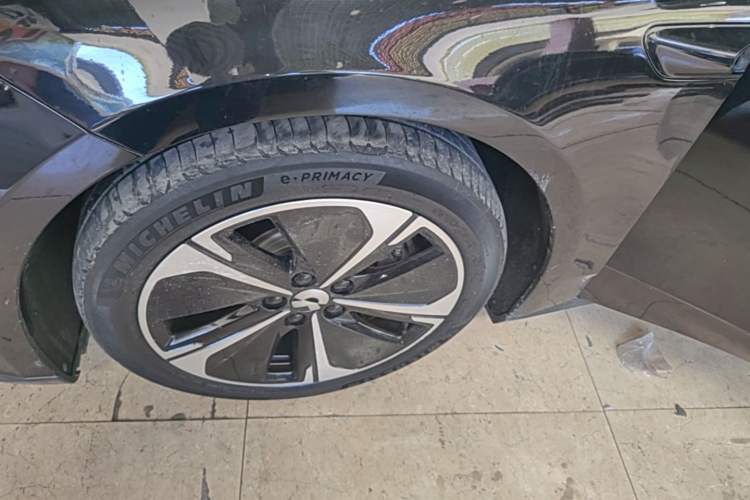 Used Nio ET5T 2023 75 kWh Touring Left Front Wheel Hub