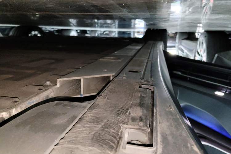 Used Nio ET5T 2023 75 kWh Touring Left Side Sill
