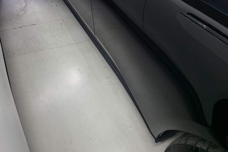Used Nio ET5T 2023 75 kWh Touring Left Side Sill