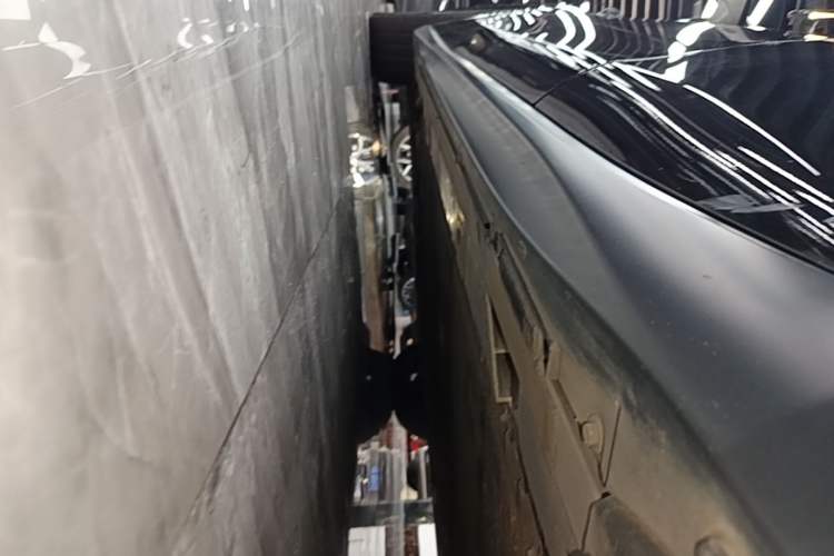 Used Nio ET5T 2023 75 kWh Touring Left Side Sill