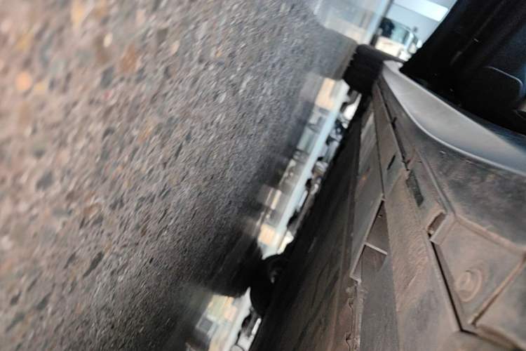 Used Nio ET5T 2023 75 kWh Touring Left Side Sill