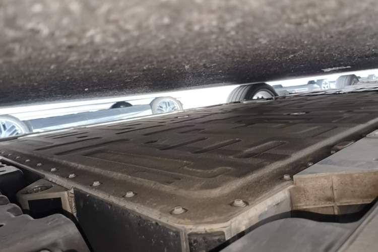 Used Nio ET5T 2023 75 kWh Touring Left Side Sill