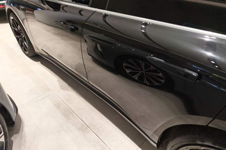 Used Nio ET5T 2023 75 kWh Touring Left Side Sill