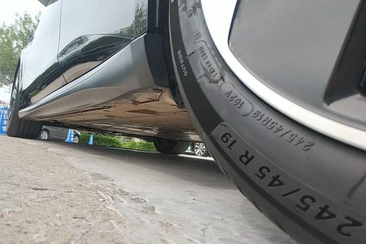 Used Nio ET5T 2023 75 kWh Touring Left Side Sill