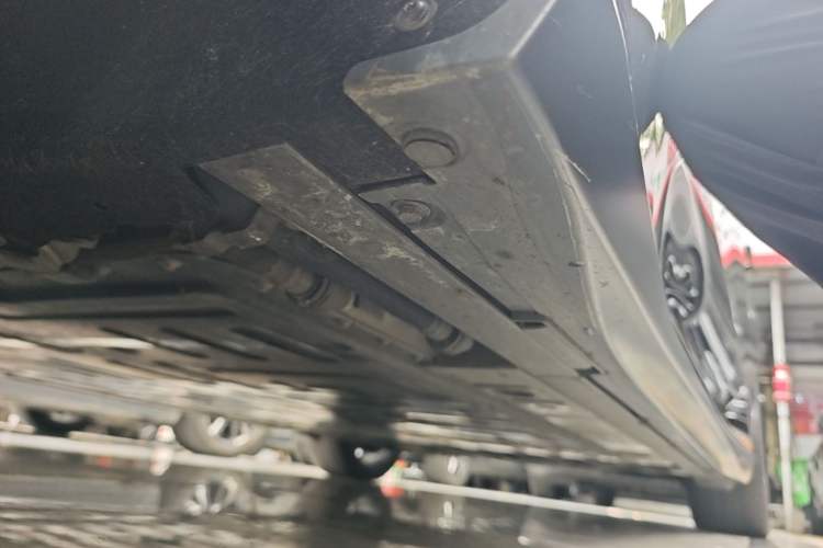 Used Nio ET5T 2023 75 kWh Touring Left Side Sill