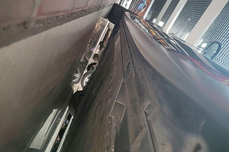 Used Nio ET5T 2023 75 kWh Touring Left Side Sill