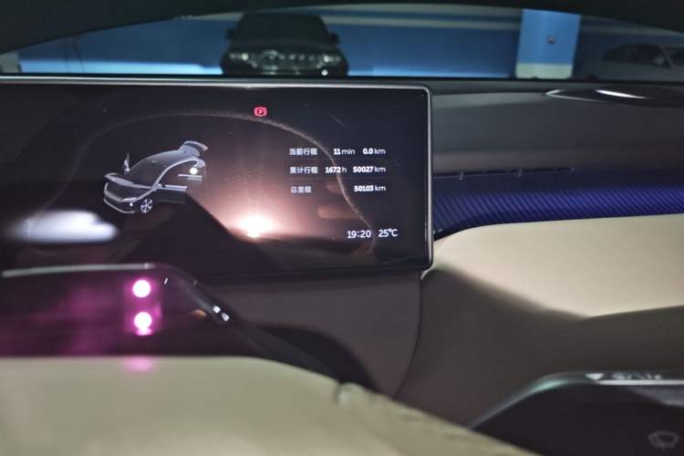 Used Nio ET5T 2023 75 kWh Touring Odometer Close Up