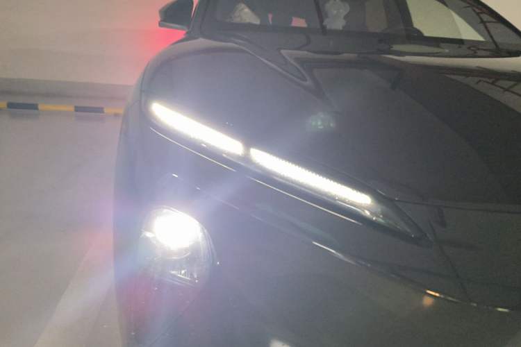 Used Nio ET5T 2023 75 kWh Touring Right Front Headlight