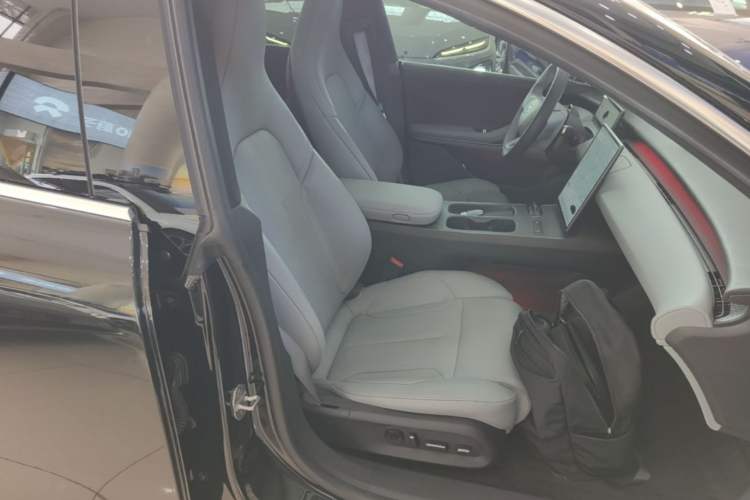 Used Nio ET5T 2023 75 kWh Touring Right Front Seat