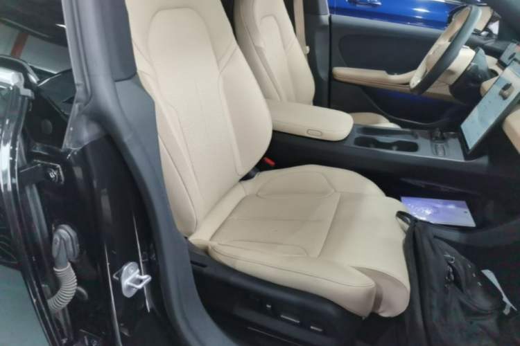 Used Nio ET5T 2023 75 kWh Touring Right Front Seat