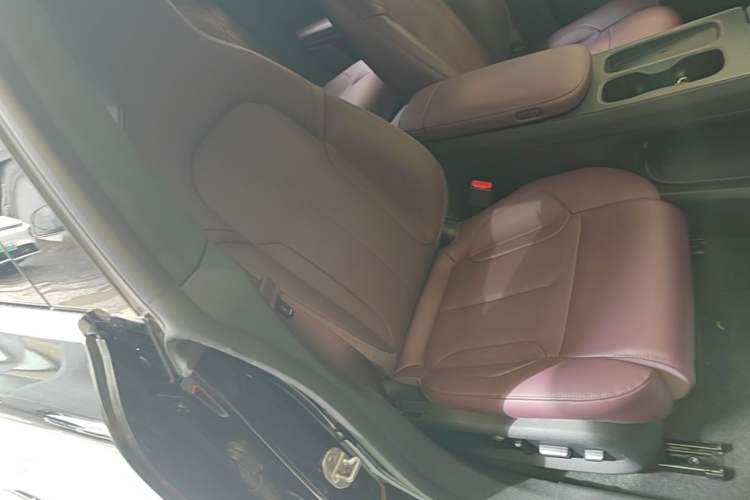 Used Nio ET5T 2023 75 kWh Touring Right Front Seat