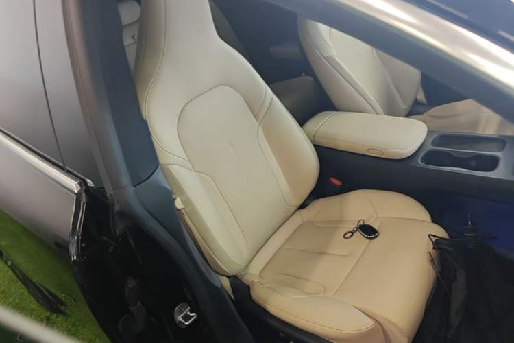 Used Nio ET5T 2023 75 kWh Touring Right Front Seat