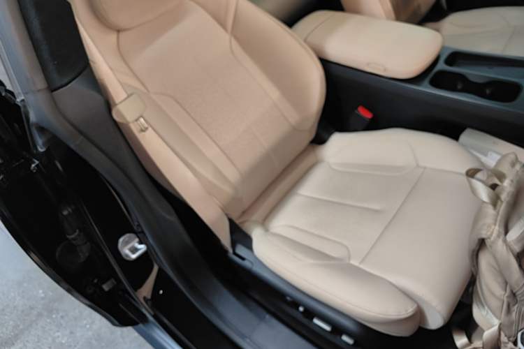 Used Nio ET5T 2023 75 kWh Touring Right Front Seat