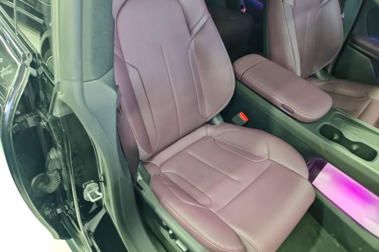Used Nio ET5T 2023 75 kWh Touring Right Front Seat