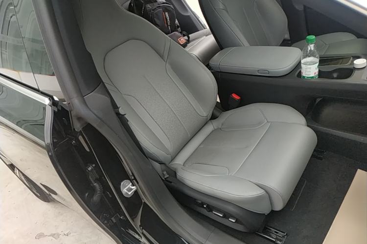 Used Nio ET5T 2023 75 kWh Touring Right Front Seat