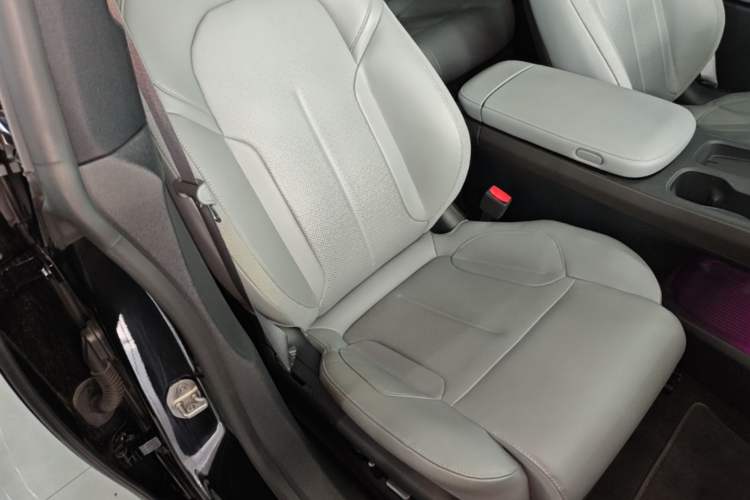 Used Nio ET5T 2023 75 kWh Touring Right Front Seat