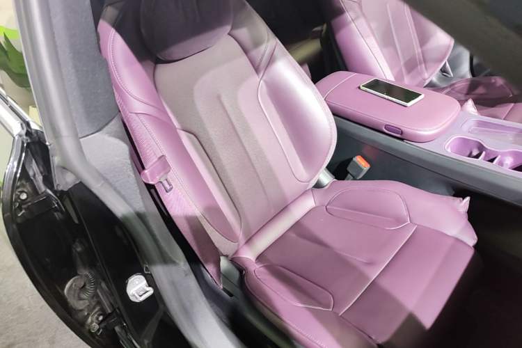 Used Nio ET5T 2023 75 kWh Touring Right Front Seat
