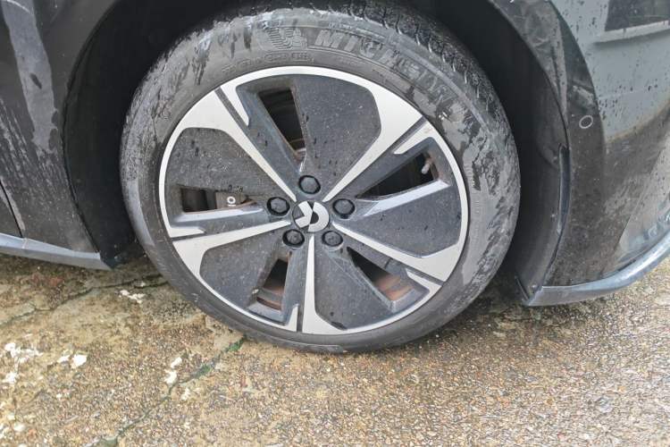 Used Nio ET5T 2023 75 kWh Touring Right Front Wheel Hub