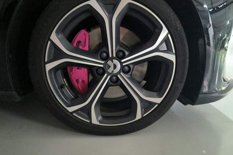 Used Nio ET5T 2023 75 kWh Touring Right Front Wheel Hub