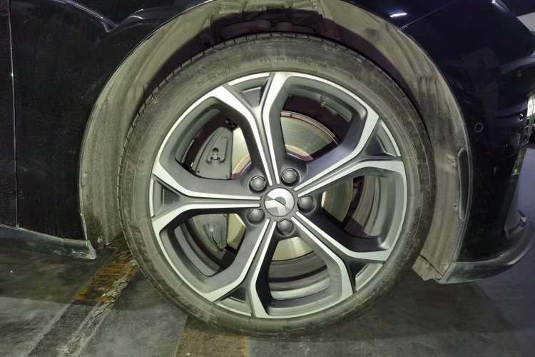 Used Nio ET5T 2023 75 kWh Touring Right Front Wheel Hub