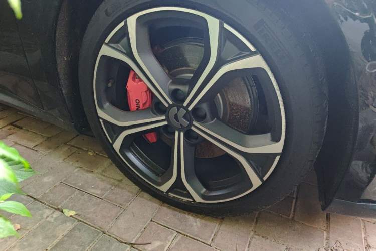 Used Nio ET5T 2023 75 kWh Touring Right Front Wheel Hub