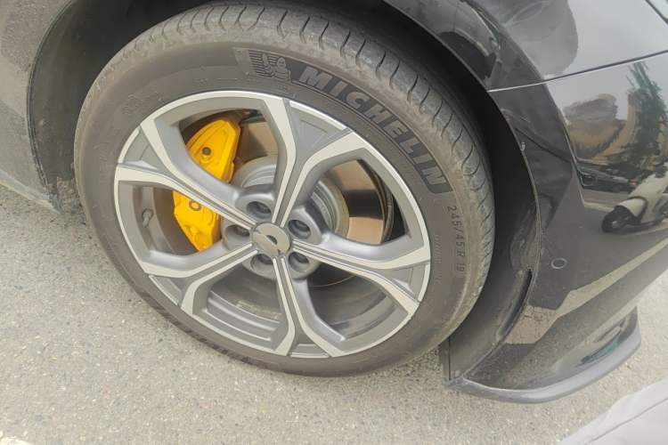 Used Nio ET5T 2023 75 kWh Touring Right Front Wheel Hub