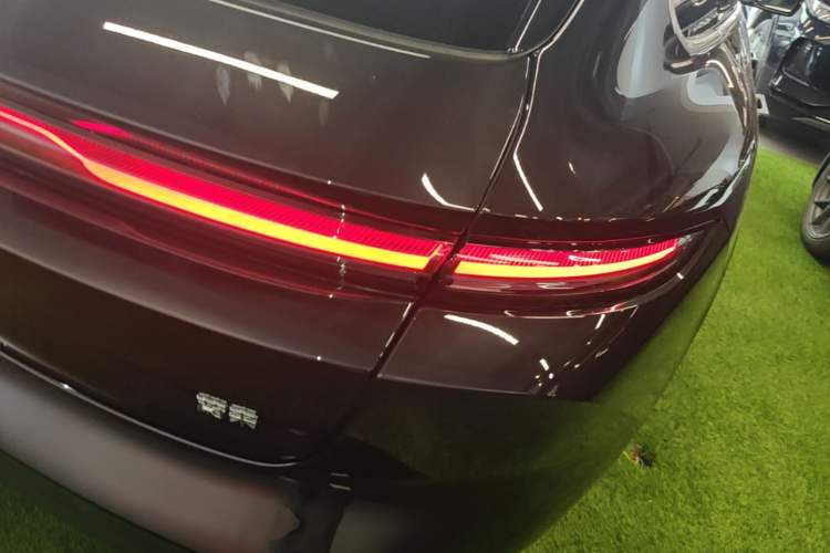 Used Nio ET5T 2023 75 kWh Touring Right Rear Taillight