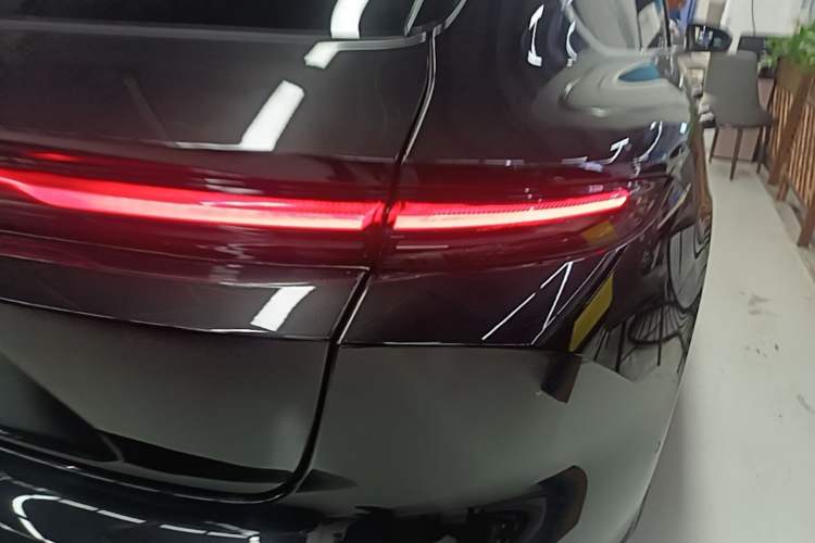 Used Nio ET5T 2023 75 kWh Touring Right Rear Taillight